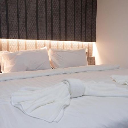 Baan Kun Mhor Hostel บ้านคุณหมอโฮสเทล Bangkok Dış mekan fotoğraf