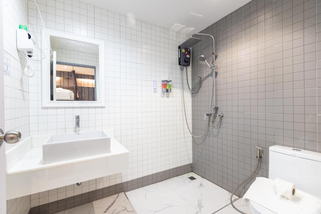 Baan Kun Mhor Hostel บ้านคุณหมอโฮสเทล Bangkok Dış mekan fotoğraf