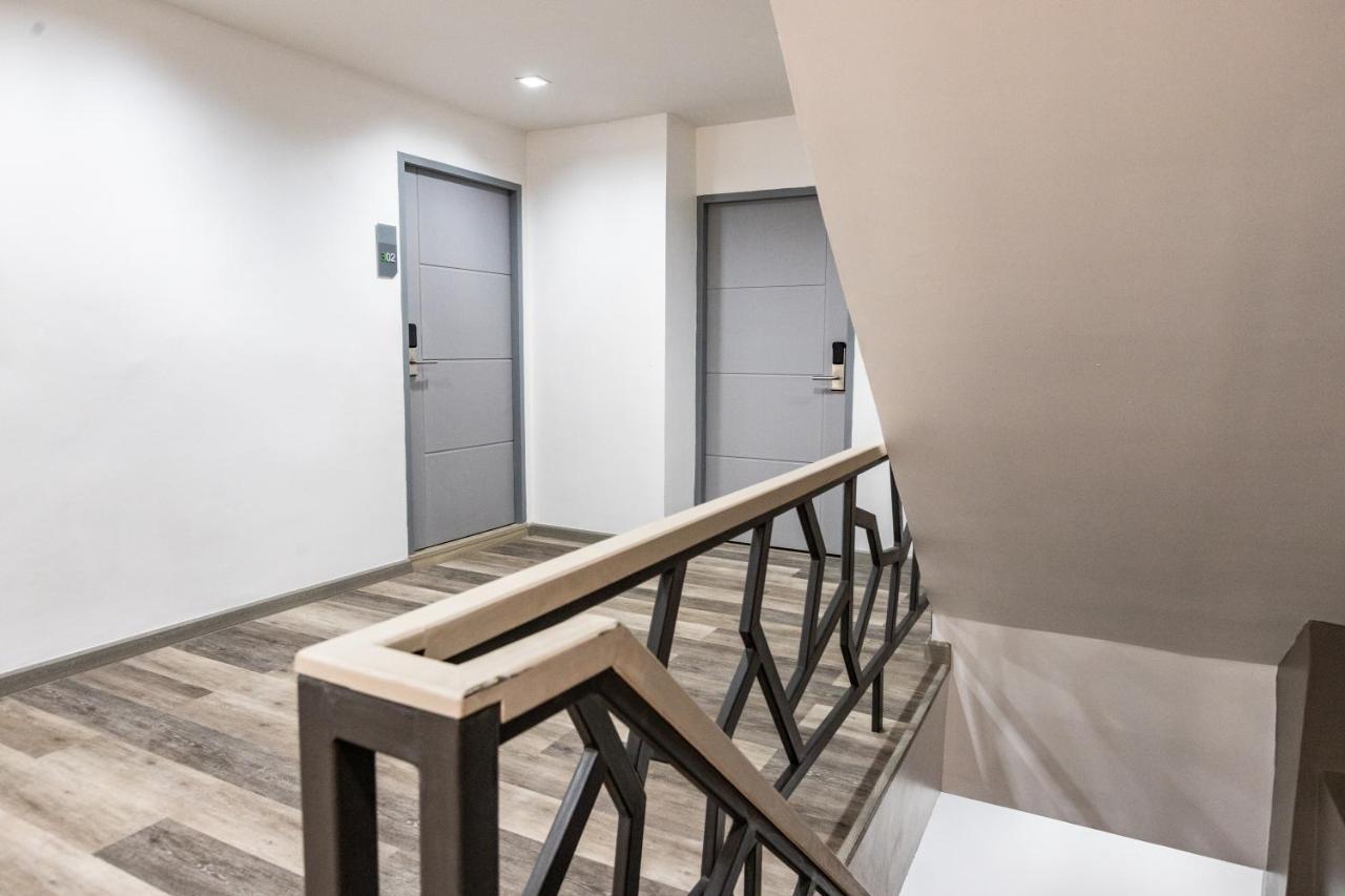 Baan Kun Mhor Hostel บ้านคุณหมอโฮสเทล Bangkok Dış mekan fotoğraf