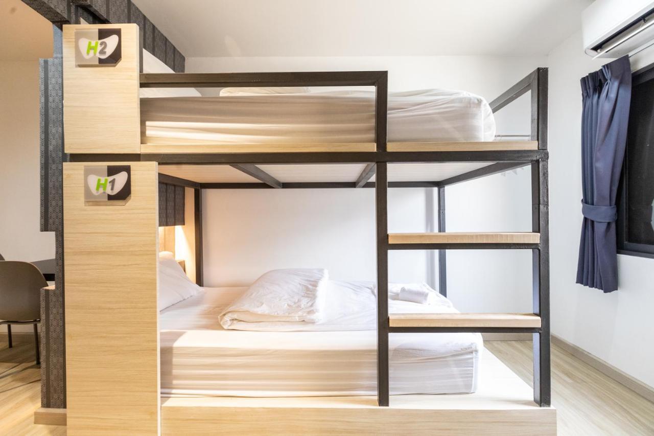 Baan Kun Mhor Hostel บ้านคุณหมอโฮสเทล Bangkok Dış mekan fotoğraf