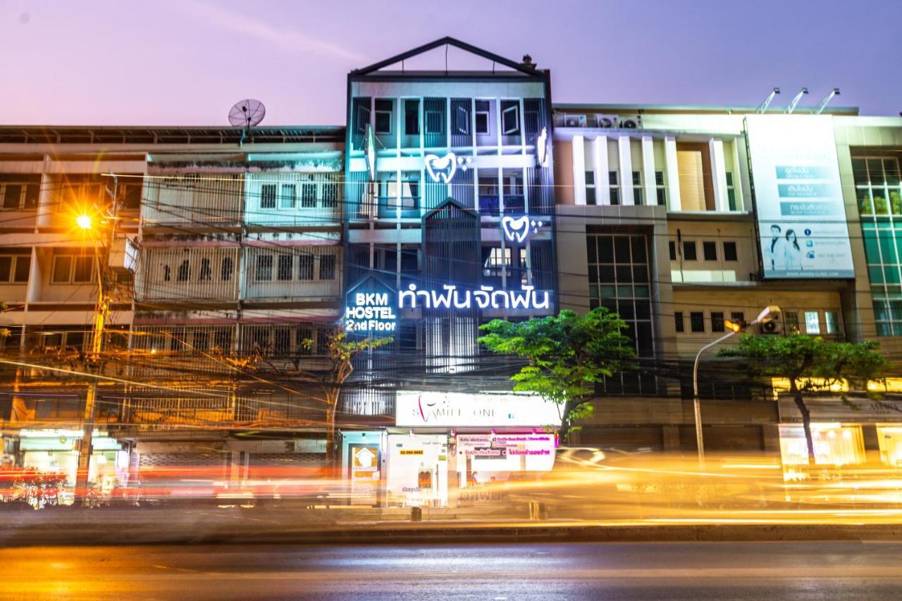 Baan Kun Mhor Hostel บ้านคุณหมอโฮสเทล Bangkok Dış mekan fotoğraf