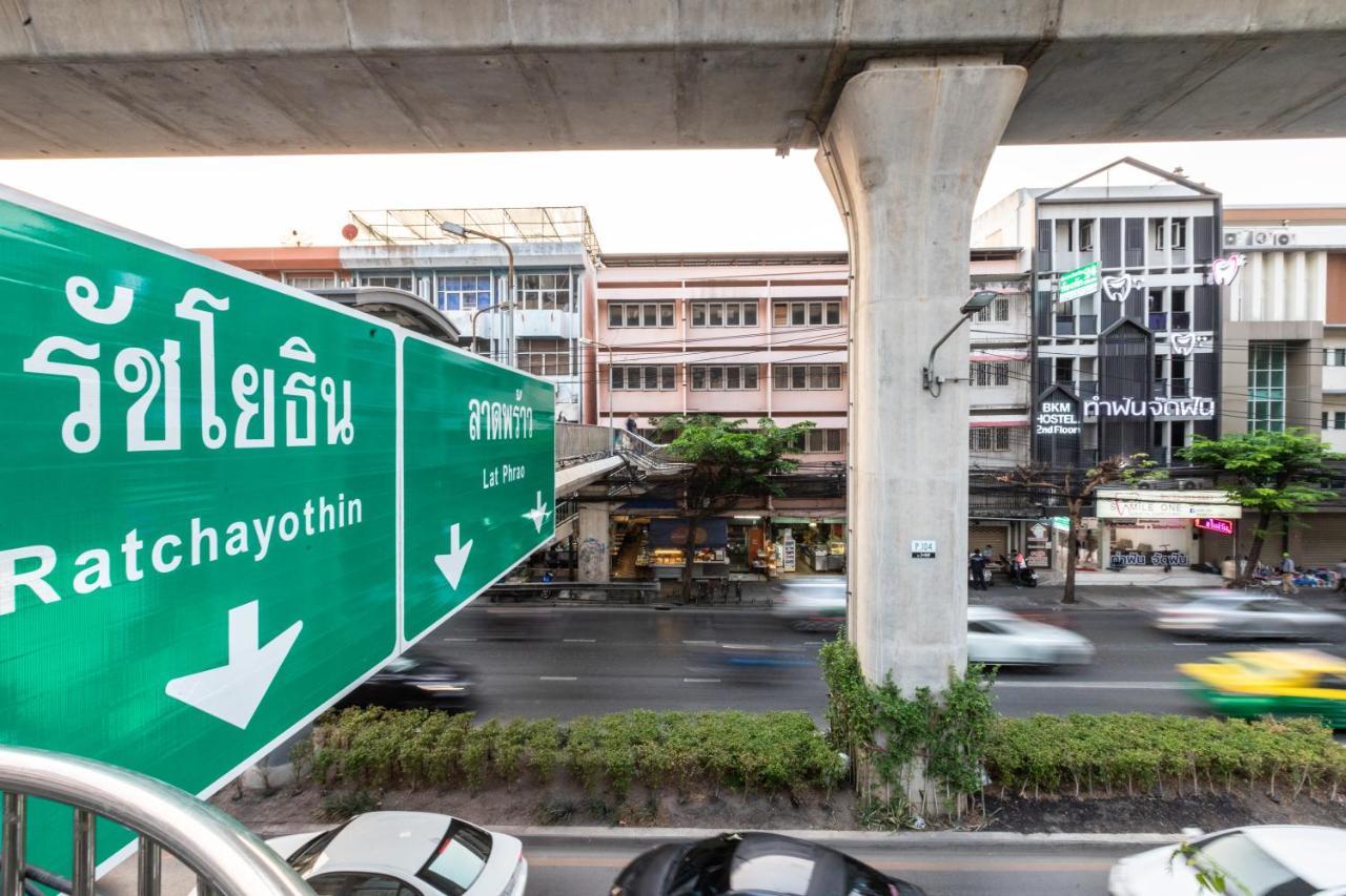 Baan Kun Mhor Hostel บ้านคุณหมอโฮสเทล Bangkok Dış mekan fotoğraf