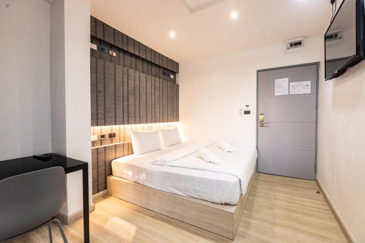 Baan Kun Mhor Hostel บ้านคุณหมอโฮสเทล Bangkok Dış mekan fotoğraf