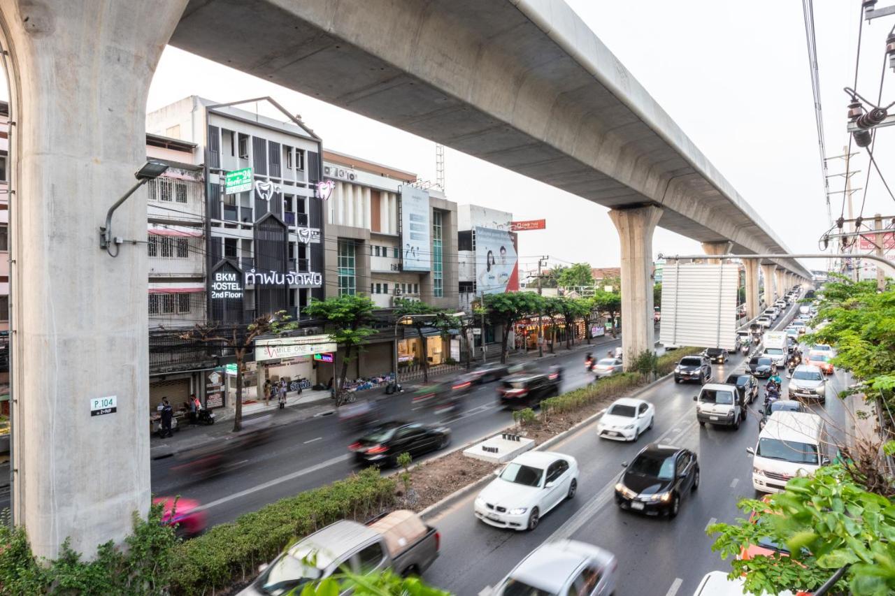 Baan Kun Mhor Hostel บ้านคุณหมอโฮสเทล Bangkok Dış mekan fotoğraf