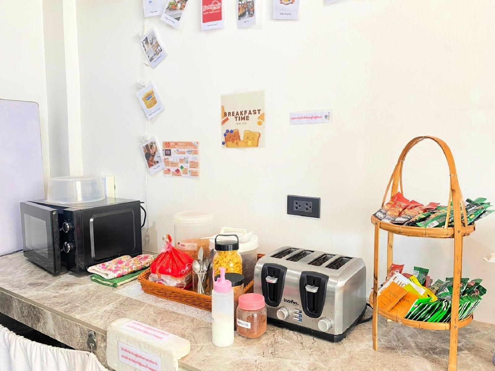 Baan Kun Mhor Hostel บ้านคุณหมอโฮสเทล Bangkok Dış mekan fotoğraf