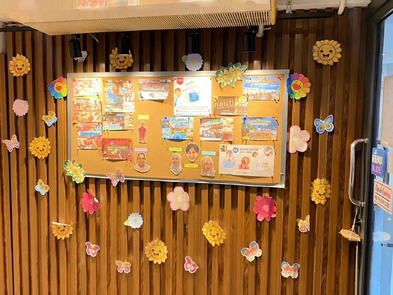 Baan Kun Mhor Hostel บ้านคุณหมอโฮสเทล Bangkok Dış mekan fotoğraf
